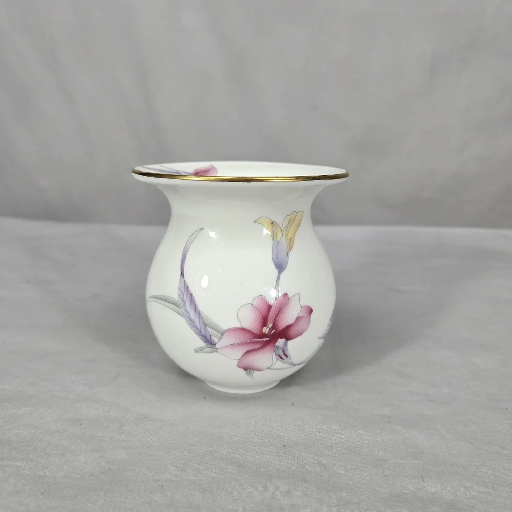 Mikasa Gold Trim Small Bud Vase Flowers  Blue Pink Floral Bone Chi CAE02 4